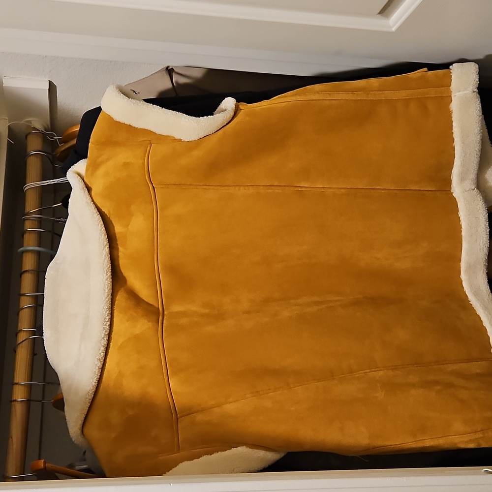Anthropologie Blank NYC Faux Suede  Tan and Cream Sherpa Lined Vest Sz L - Picture 10 of 11